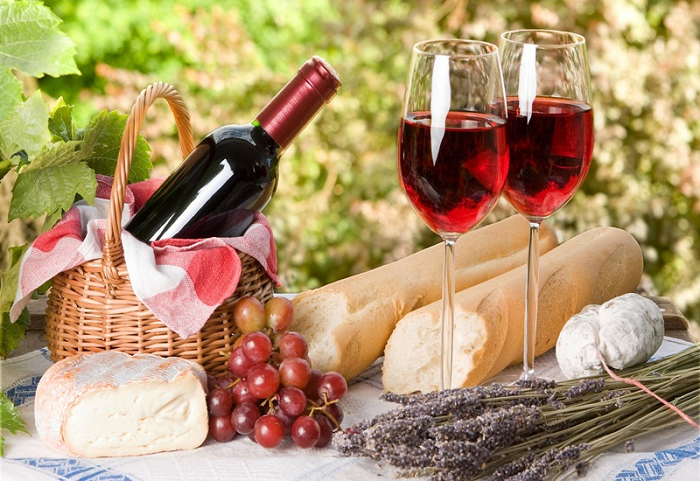 rượu vang đỏ tốt cho tim mạch