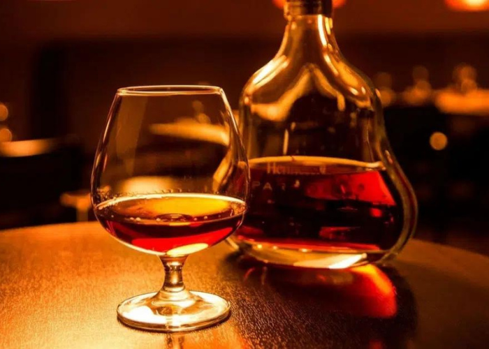 rượu brandy được chưng cất từ nguyên liệu gì