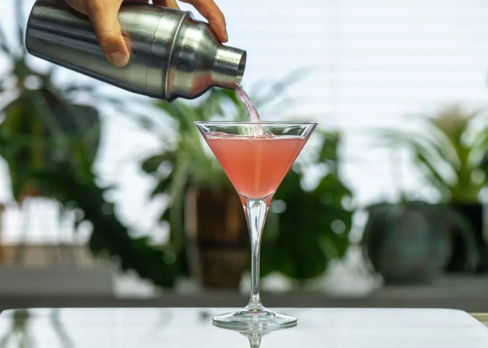 Cách làm cocktail Cosmopolitan