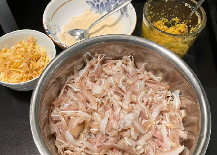 tai heo trộn thính